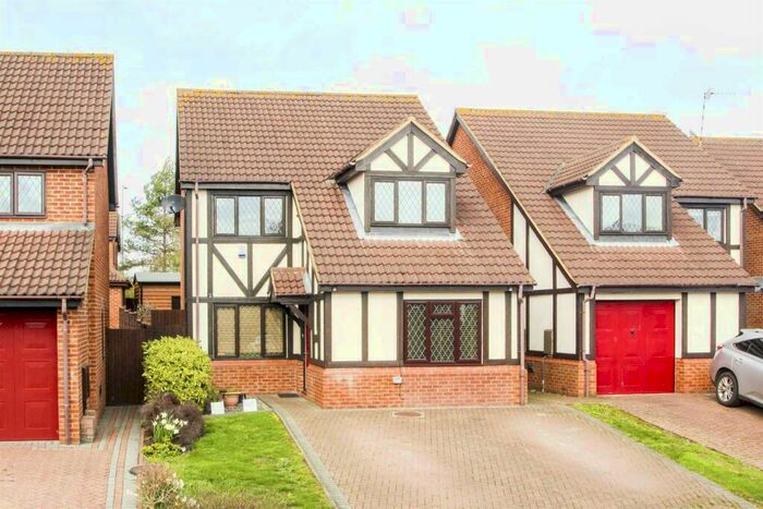 4 Bedroom Detached House To Rent In Paxton Crescent, Shenley Lodge, MK5
