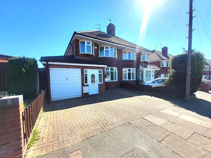 3 Bedroom Semi-Detached House To Rent In Chestnut Road, Wednesbury, WS10