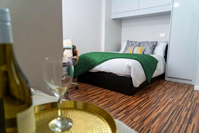 6 Bedroom Flat To Rent In Ashfield Road, Manchester, M13
