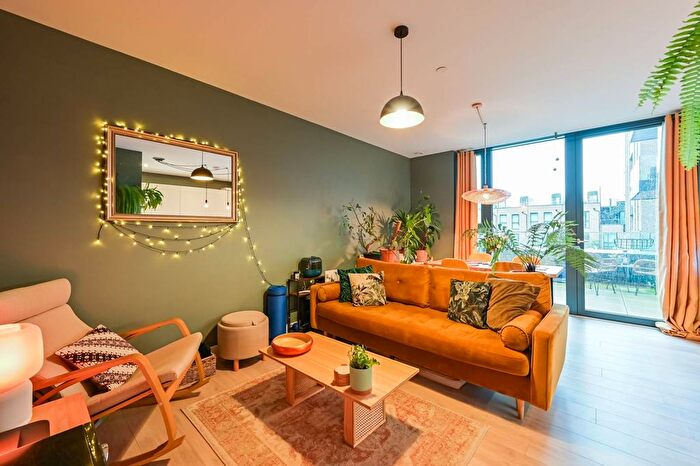 2 Bedroom Flat For Sale In Woodberry Down, Manor House, London, N4