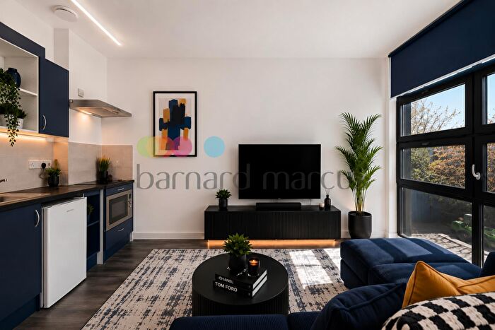Apartment To Rent In Purley Way, Croydon, CR0
