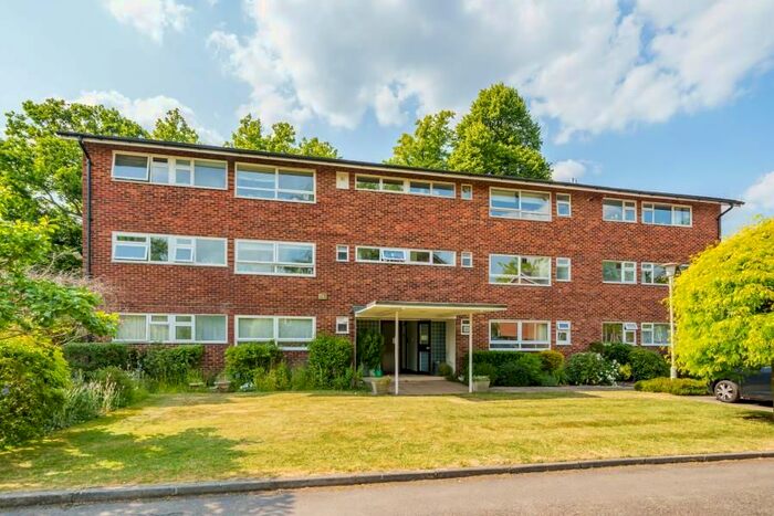 3 Bedroom Flat To Rent In St. Margarets, London Road, Guildford, GU1