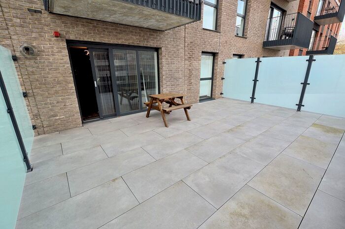 1 Bedroom Flat To Rent In Victoria Avenue, Southend On Sea, SS2