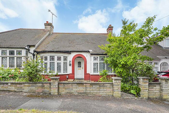 1 Bedroom Terraced Bungalow For Sale In Cherrydown Close, Chingford, E4