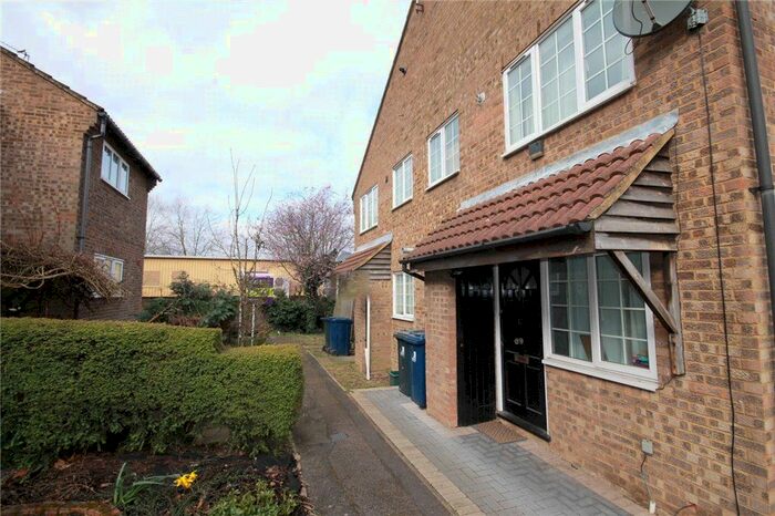 1 Bedroom Detached House To Rent In Sawyers Lawn, Ealing, W13