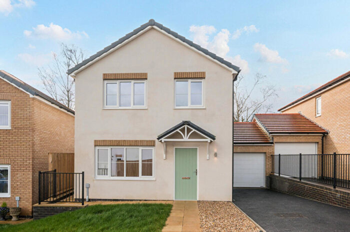 4 Bedroom Link Detached House For Sale In Broadweavers Close, Wincanton, BA9
