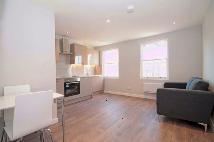 1 Bedroom Flat To Rent In Kennington Lane, Vauxhall, SE11