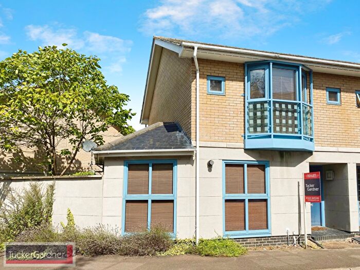 2 Bedroom Property To Rent In Hurdles Way, Cambridge, CB22