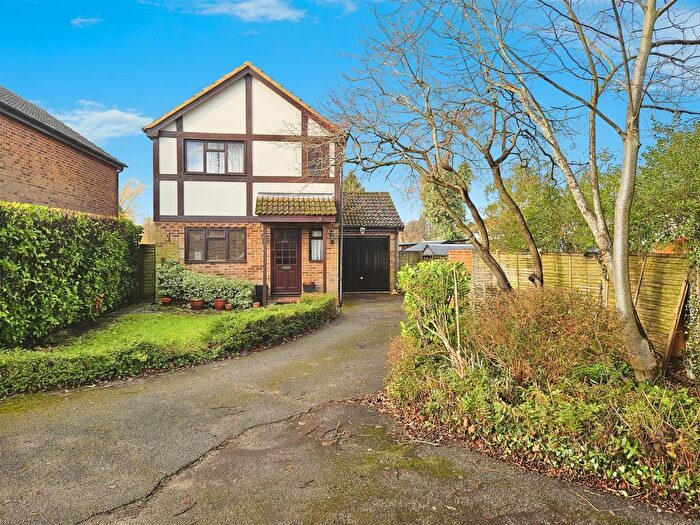 3 Bedroom Detached House For Sale In Sandown Crescent, Aldershot, GU11