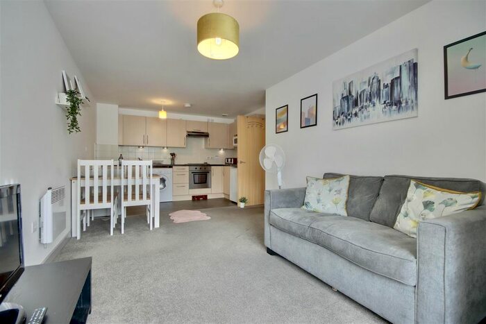 2 Bedroom Flat To Rent In Round House, Gunwharf Quays, PO1