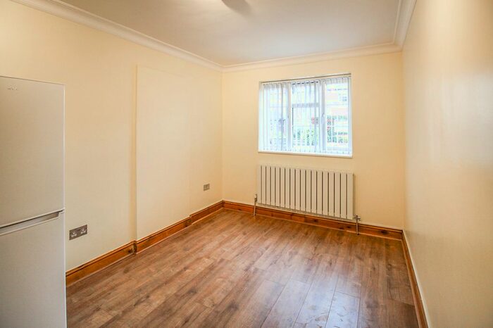 1 Bedroom Studio To Rent In Colne Avenue, Watford WD19