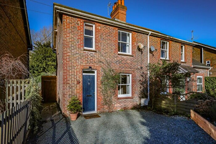 3 Bedroom Semi-Detached House For Sale In Mint Road, Liss, Hampshire, GU33