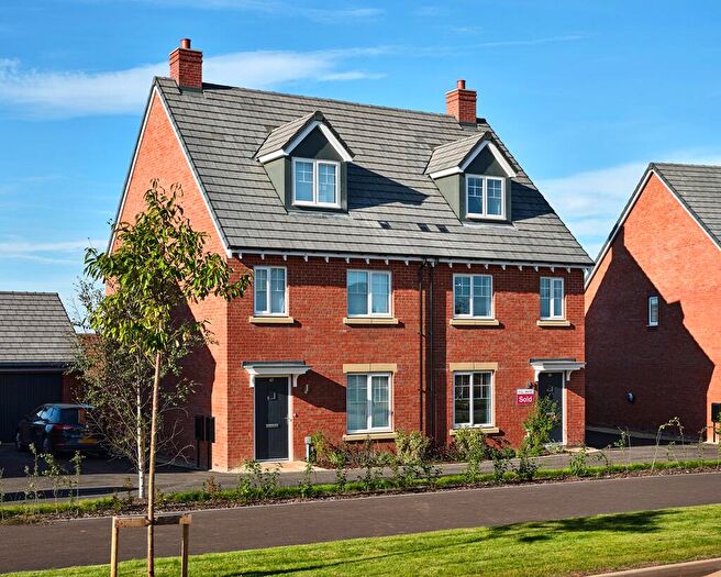 4 Bedroom Semi-Detached House For Sale In Banbury Road, Warwick, Warwickshire, CV34