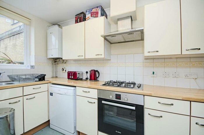 2 Bedroom End Of Terrace House To Rent In Rusbridge Close, Hackney Downs, London, E8