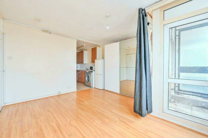 1 Bedroom Flat For Sale In Daniel Gardens, Peckham, London, SE15