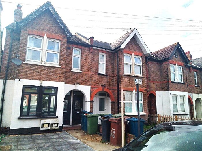 3 Bedroom Flat To Rent In Parkfield Rd, South Harow, HA2