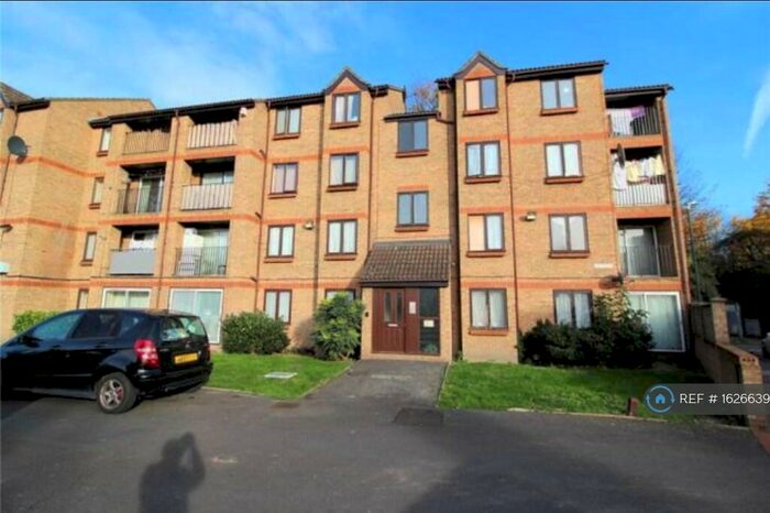 2 Bedroom Flat To Rent In Sycamore Court, Erith, DA8
