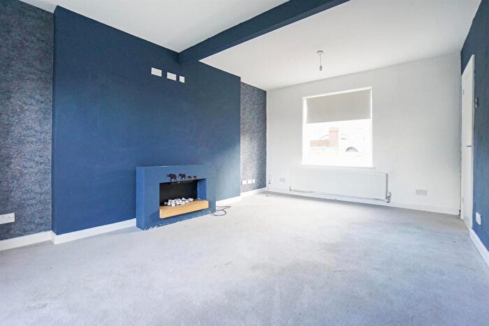 3 Bedroom End Of Terrace House For Sale In Oak Street, Hollingwood, Chesterfield, S43