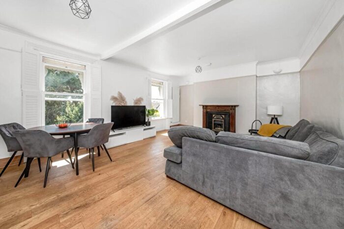 4 Bedroom Apartment For Sale In Central Hill, Crystal Palace, London, SE19
