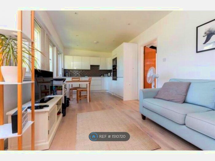 1 Bedroom Flat To Rent In Norton Way South, Letchworth Garden City, SG6