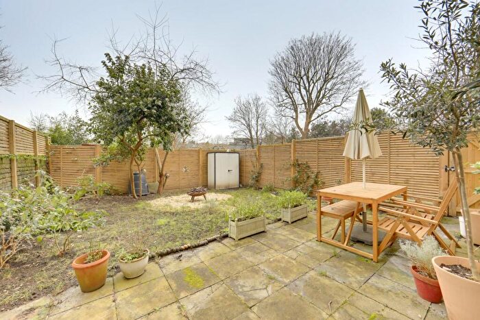 2 Bedroom Flat For Sale In Manor Park, Hither Green, London, SE13
