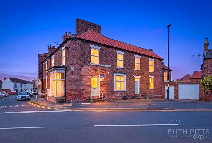 4 Bedroom End Of Terrace House For Sale In Cross Street, Crowle, DN17