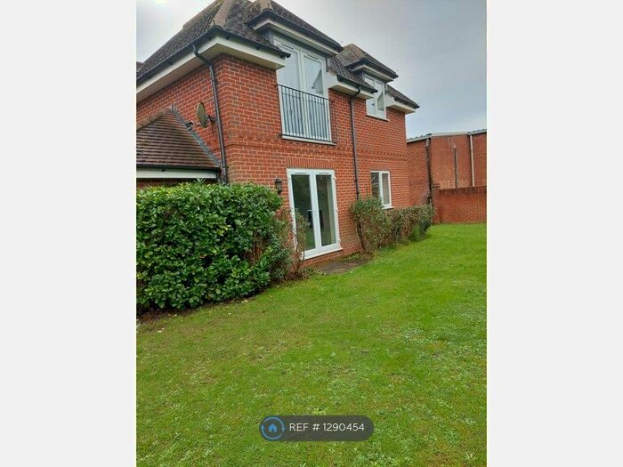 1 Bedroom Flat To Rent In Franklin Court, Tadley RG26