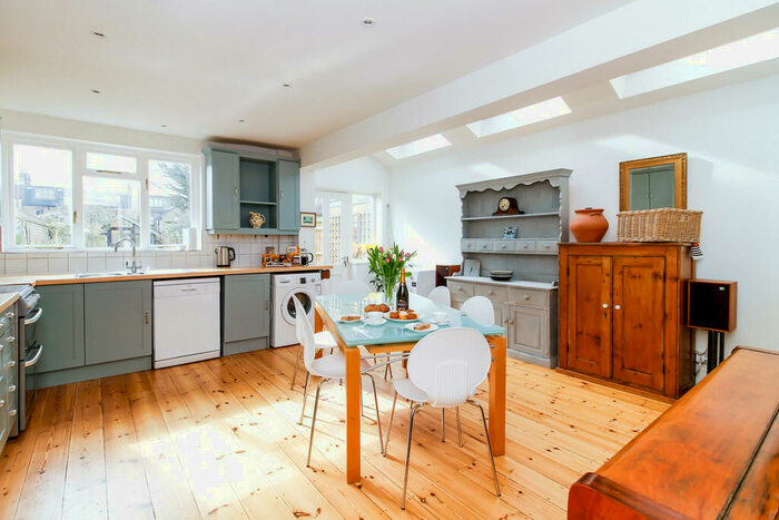 3 Bedroom Town House To Rent In Oakthorpe Road, Summertown, OX2