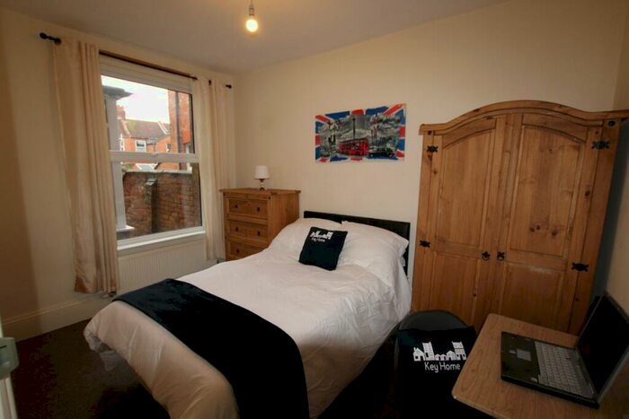 5 Bedroom Terraced House To Rent In Lea Road, Abington, NN1