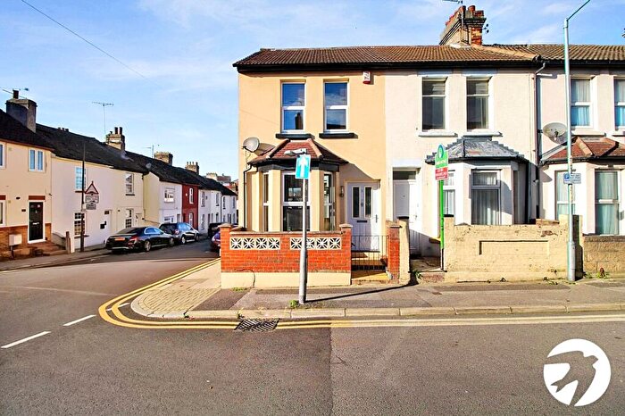 2 Bedroom End Of Terrace House To Rent In Burnt Oak Terrace, Gillingham, ME7