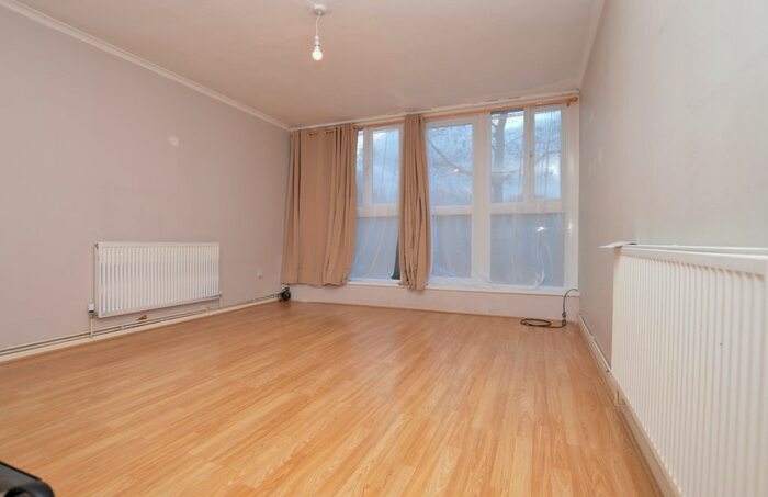 3 Bedroom Maisonette To Rent In Plane Tree Walk, London, SE19