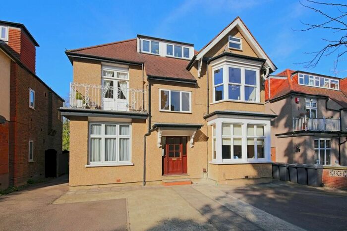 2 Bedroom Flat To Rent In Seymour Road, Finchley, London, N3