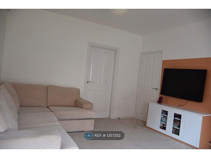 3 Bedroom Semi-Detached House To Rent In Trinity Way, Basingstoke, RG24
