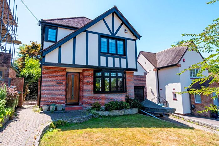 4 Bedroom Detached House For Sale In Bassett, Southampton, SO16