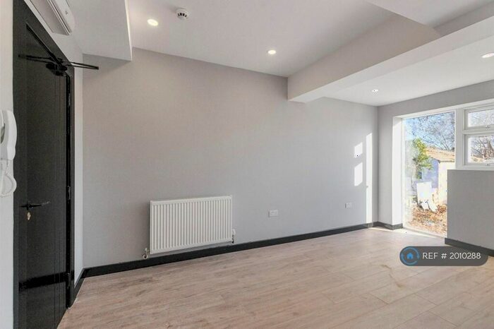 Studio To Rent In Niederwald Road, London, SE26