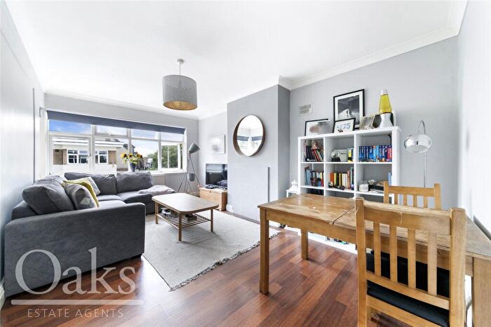 2 Bedroom Apartment For Sale In Lincoln Close, South Norwood, SE25