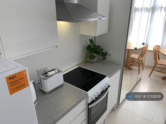 Studio To Rent In Flower Lane, London, NW7