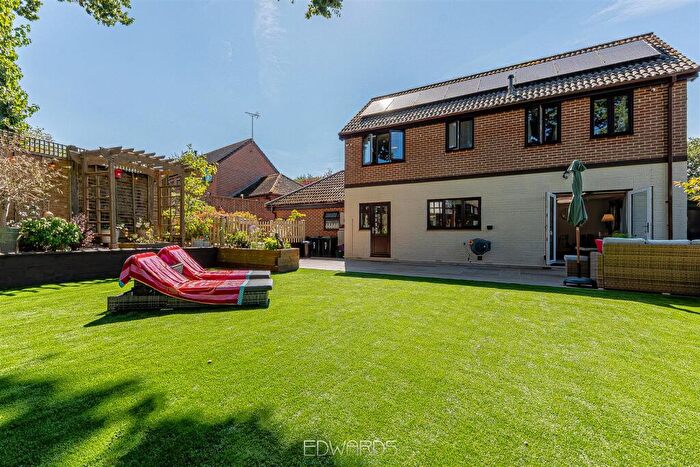4 Bedroom Detached House For Sale In Cogdean Close, Corfe Mullen, Wimborne, BH21