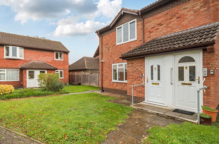 1 Bedroom Flat For Sale In Langham Gardens, Taunton, Somerset, TA1