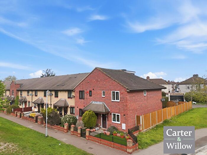 2 Bedroom End Of Terrace House For Sale In Wood Lane, Dagenham, RM8