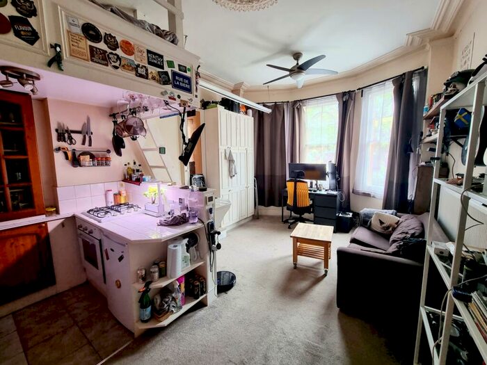 Flat To Rent In Milton Avenue, Highgate, N6