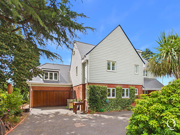 6 Bedroom Detached House For Sale In High Park Road, Broadstone, BH18