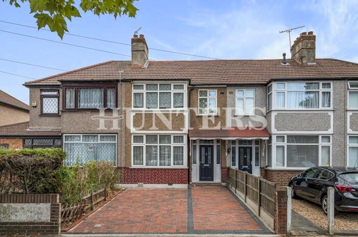 3 Bedroom Terraced House To Rent In Upper Rainham Road, Hornchurch, RM12