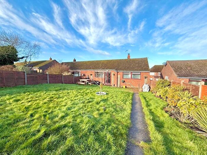 3 Bedroom Semi Detached Bungalow For Sale In Icknield Way Farm Cottages, Tring Road, LU6