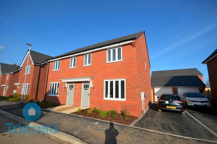 3 Bedroom Semi-Detached House To Rent In Astill Close, Keyworth, Nottingham NG12