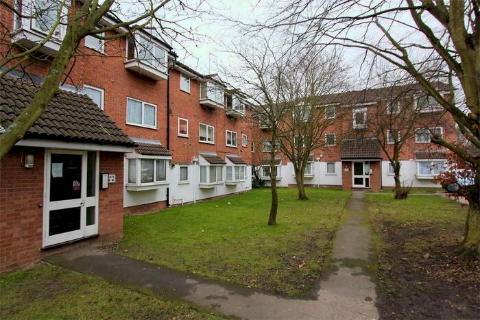 1 Bedroom Flat To Rent In Poplar Grove, Friern Barnet, N11