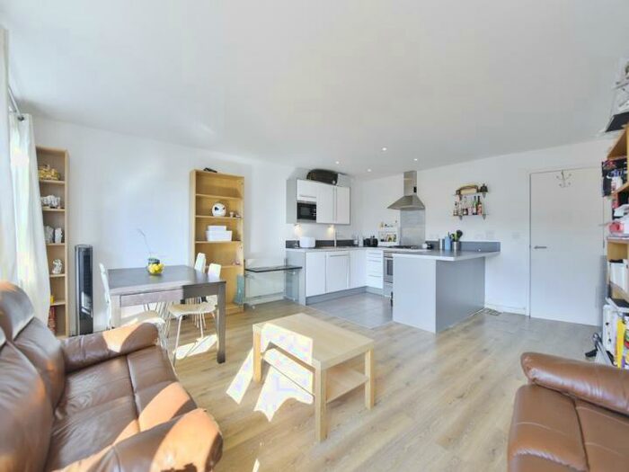 2 Bedroom Apartment To Rent In Garand Court, Eden Grove, Islington, N7