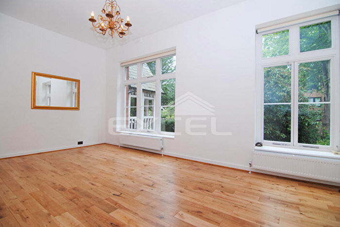 2 Bedroom Apartment To Rent In Acol Road, West Hampstead, London, NW6