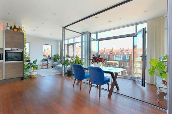 2 Bedroom Flat To Rent In Clyston Street, London, SW8