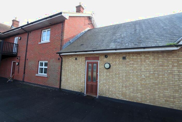 2 Bedroom Flat To Rent In West Street, Rochford, SS4